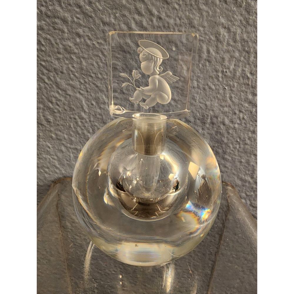 RARE STEUBEN Signed Crystal Perfume Bottle With Etched Cherub Stopper‎